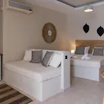 Noe In Center Of Appartement Tínos