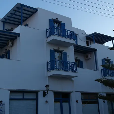 Noe In Center Of Tínos