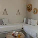 Noe In Center Of Appartement Tínos