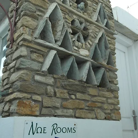 Noe In Center Of * Wyspa Tinos