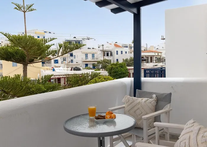 Noe In Center Of * Tínos