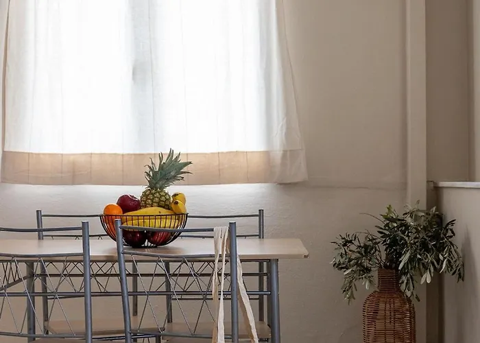 Noe In Center Of Apartamento Tínos